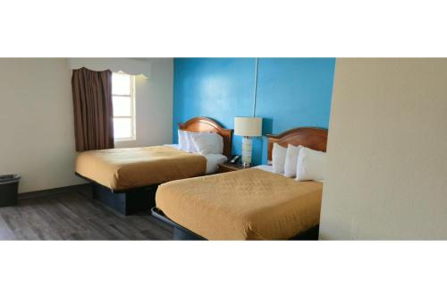 WILLIAMSTON INN - image 39