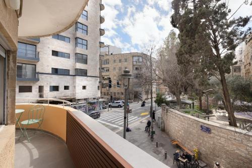 The charm of Jerusalem - Shmuel Hanagid in ラーナナ