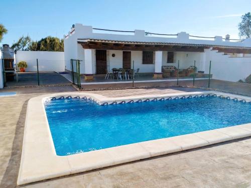 Chalet Piscina Privada vallada cerca del pueblo solo se permite familias y parejas