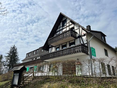 Pension Mountain View Sauerland – khách sạn tại Neuastenberg