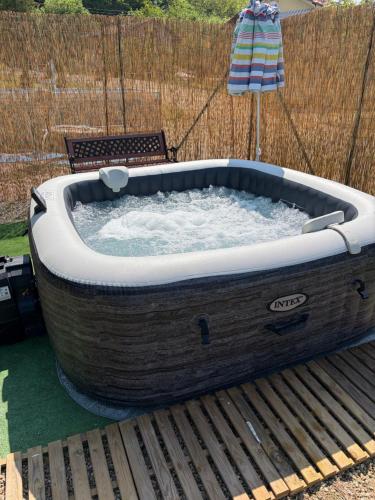 Karstais baseins, Camera Glicine con bagno privato in Castellero