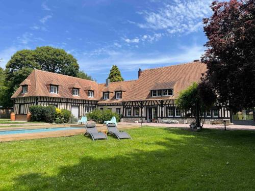 Exterior view, La Maison Maya Normandie in Saint-Eloi-de-Fourques