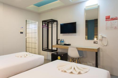 Superior New Style Double or Twin Room image 1