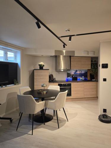 28 sqm studio apartment in the heart of Leirvik in Лаєрвік