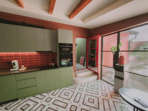 Ruby Hostel, Kutaisi - Private & Shared Rooms in Kutaiszi