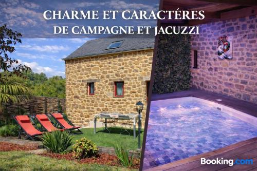 Jacuzzi XXL avec Charme et Caractères de campagne gîte à louer Bazouges-sous-Hédé