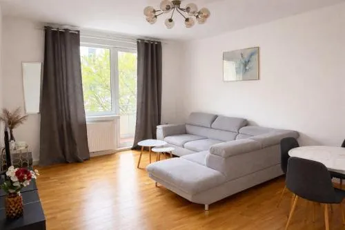 Schöne Wohnung mit Balkon in Wien, Österreich