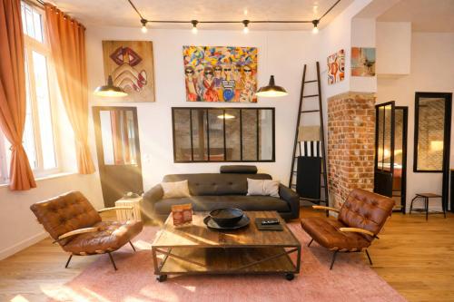 Montmartre Rue des Martyrs Loft with AC, 4-7 PEO