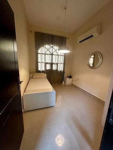 Room near airport – khách sạn tại Sân bay quốc tế Al Ain