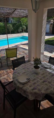 Facilities, Maisonnette independante pour 2 Villa Garlaban Gemenos 4 etoiles in Gemenos