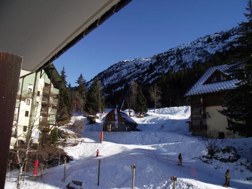 Cozy Alpine Ski Studio in Oz en Oisans