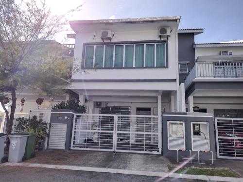 Exterior view of 1822 Kepayang nearby Aeon S2 14 Pax