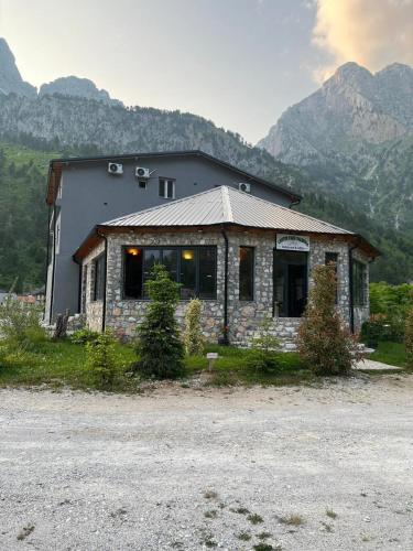 Guesthouse Center Park Valbona in Вальбона