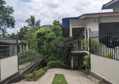 Taman, Hunasfalls Cottage in Wattegama