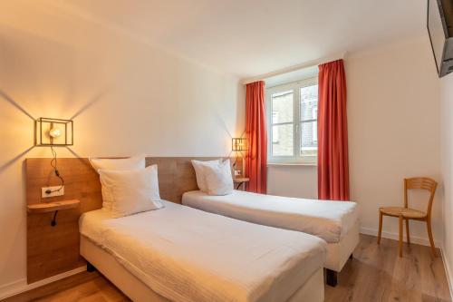 2 twin beds