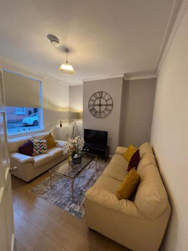 Stylish 2 Bed House, Near City Centre – khách sạn tại Khac