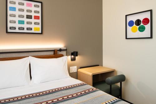 room detail thumbnail 1