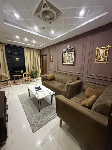 Noiré Luxury Apartments - Bahria Town Lhr – khách sạn tại Bahria Town