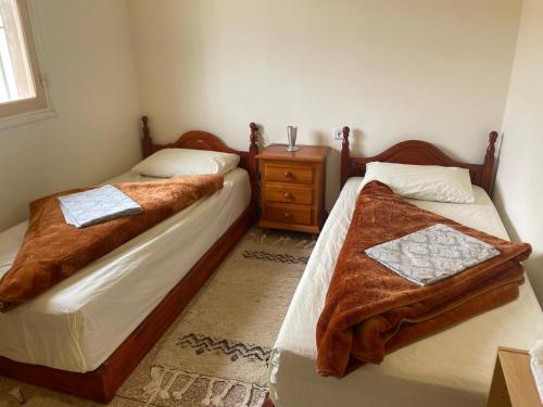 2 twin beds