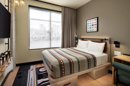 room detail thumbnail 2