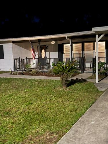 Downtown near river half mile from main boatramp in Palatka (FL)