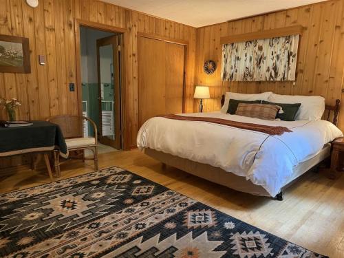 Walsh Cottage on the shores of Lake McDonald in Crystal Ford (MT)