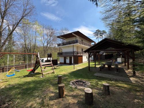 Játszótér, Apartmány Veselka (Apartmany Veselka) in Bitov