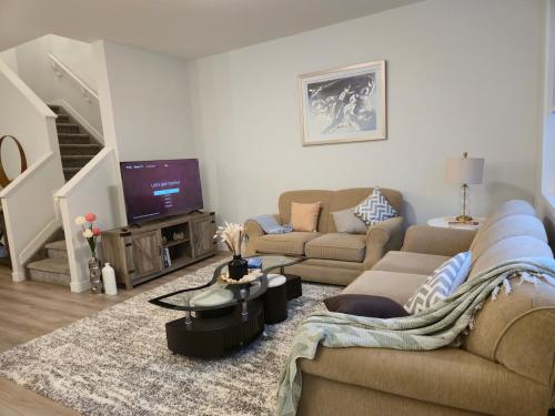 Edmonton Sunny's Homes 4 Beds Sleeps 5 AC – khách sạn tại Khu Britannia Youngstown