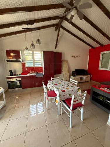 Spacious and quiet bungalow close to beaches in Sainte Rose