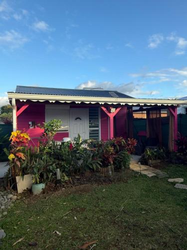 Spacious and quiet bungalow close to beaches in Sainte Rose