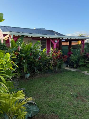 Spacious and quiet bungalow close to beaches in Sainte Rose