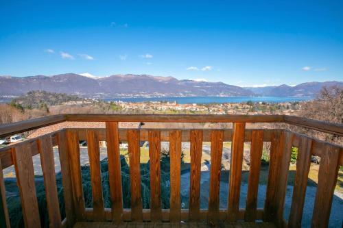 Balkons/terase, Villa Giorgia Lake View Villa with Private Pool - Happy Rentals in Castelveccana