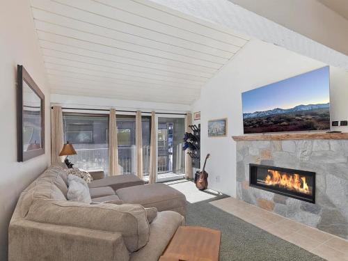 Austria Hof Lodge in Lagos Mammoth (CA)