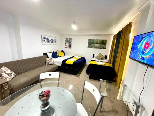 2 Bedrooms Modern Central London Apartment, Full Kitchen, 5 minutes Tube Station - Dry Cleaners
