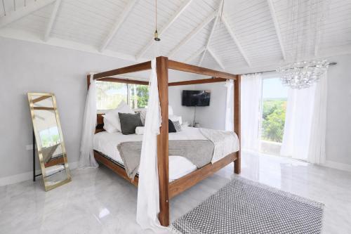 Beautiful 3 Bedroom Villa with Swimming Pool Treasure Beach in Treasure Beach