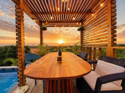 Beautiful 3 Bedroom Villa with Swimming Pool Treasure Beach in Treasure Beach
