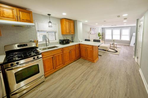 Modern 2BR Gem Free Parking-10 min Midway Airport-15 min Dtwn in Cicero