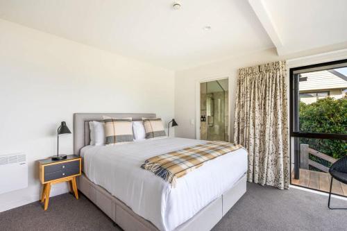 Earnslaw Terrace Luxury Villa-Hot Tub & Lake Views - image 14
