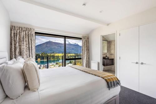 Earnslaw Terrace Luxury Villa-Hot Tub & Lake Views - image 13