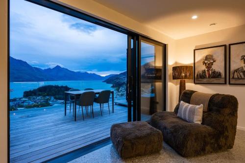 Solara Apt Luxury 2BR Free Parking BBQ & Views - image 11