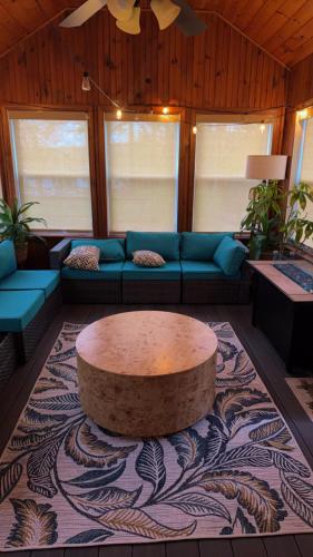 Clifford Luxury Retreat 3BR Self Check In Home in 惠廷斯維爾