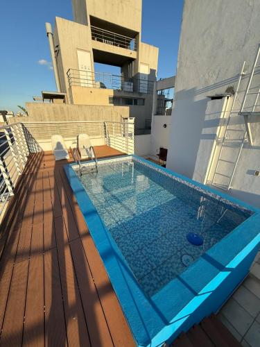 Monoambiente centrico con balcon y pileta - image 4