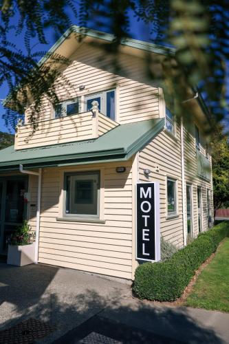 拉羅謝爾汽車旅館 (La Rochelle Motel) in 阿卡羅阿