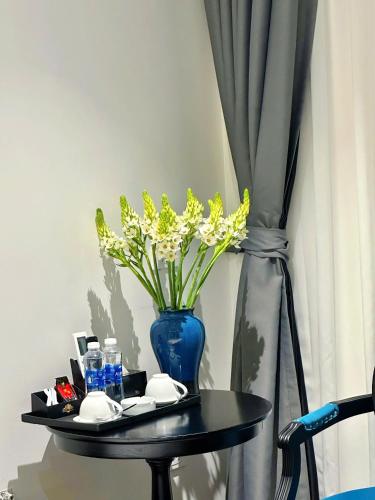 Royal Hotel - Trinh Van Bo, Nam Tu Liem near Duong Lam Ancient Village