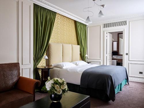 room detail thumbnail 1