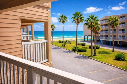 Waterfront North Beach Condo with beach and pool access in Corpus Christi, USA