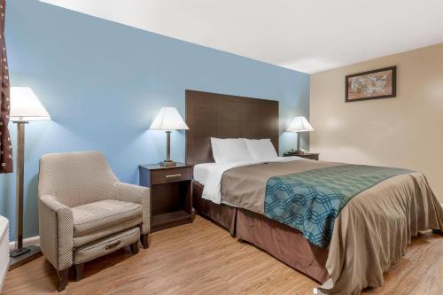 Econo Lodge Woodstock - Shenandoah Valley I-81 - image 26