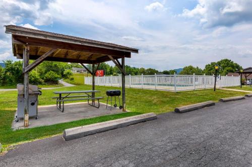 Econo Lodge Woodstock - Shenandoah Valley I-81 - image 17