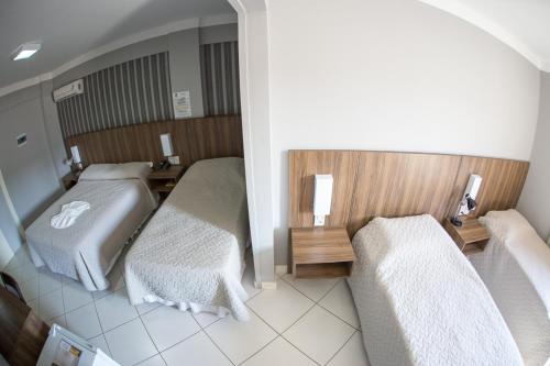 1 double bed, 2 twin beds