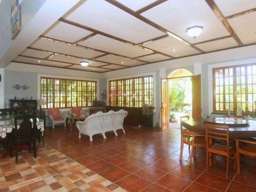 5 Bedroom house in Poblacion Cebu in Compostela